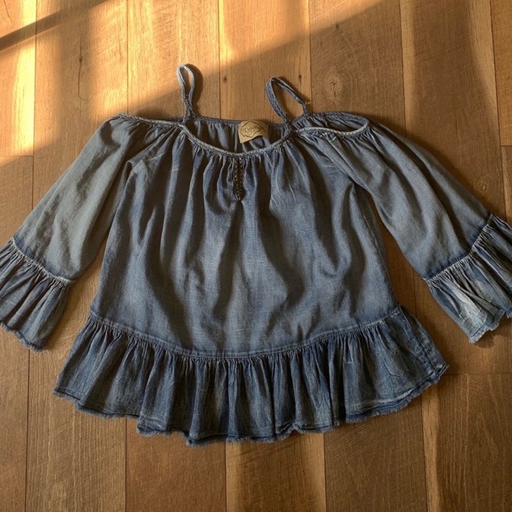 DeJaVu Cold Shoulder Top
